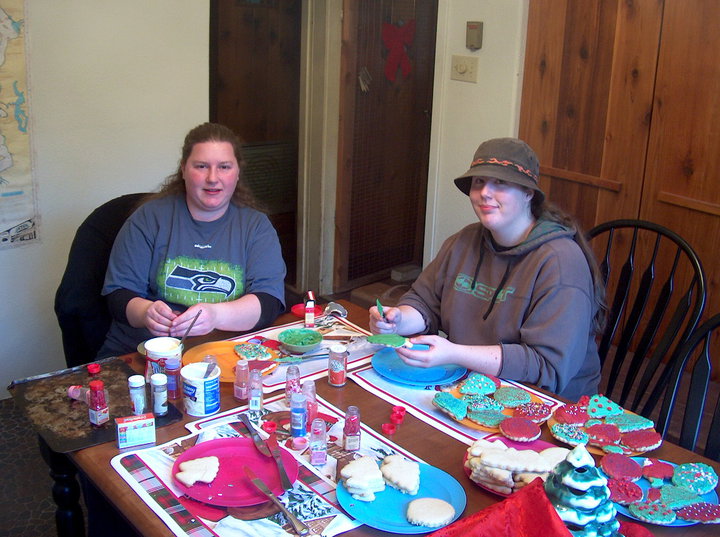 Rebecca Lynn Rudesill & Heather Ann Long are Cousins @ Dirk's house